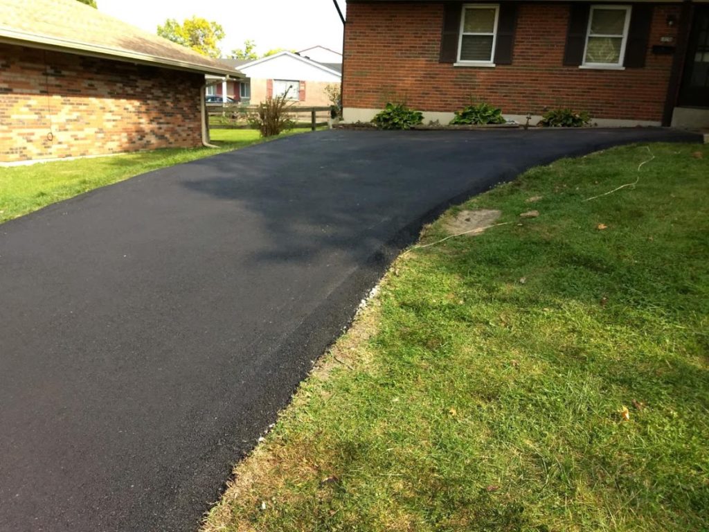 what-to-consider-before-choosing-a-base-for-your-asphalt-driveway